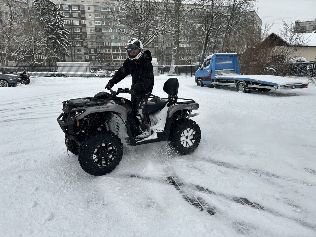 CAN-AM OUTLANDER MAX XT 700 2024 - Image 3