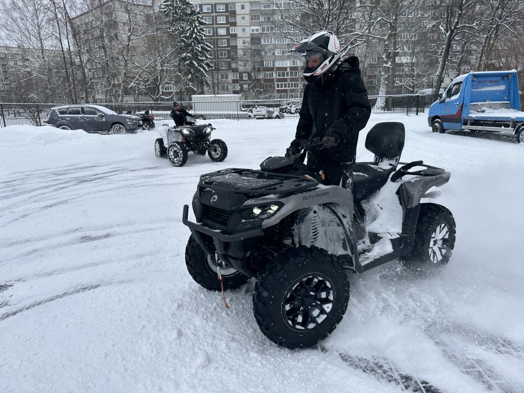 CAN-AM OUTLANDER MAX XT 700 2024 - Image 4